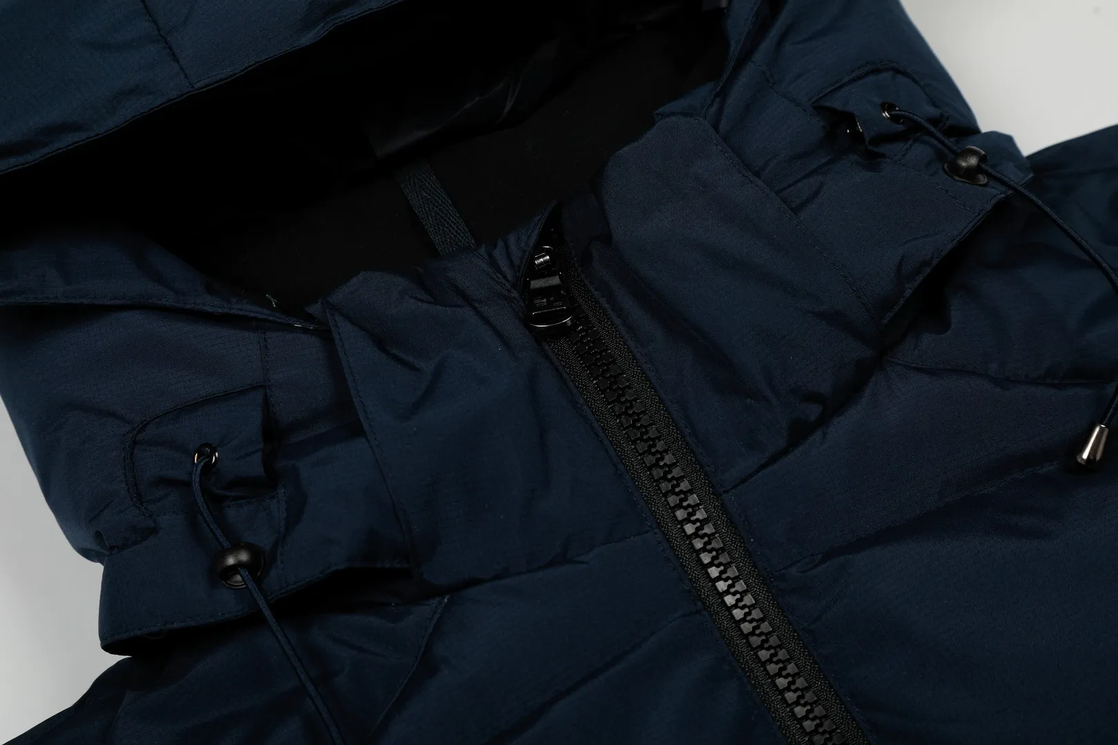 P720 Top quality" Style number: 9004# [Ralph Lauren winter basic classic embroidered men's and women's couple's same style hooded down jacket] ✅Ralph Lauren American retro arm zipper high version top-level down filling winter down jacket ✅100% high-quality white duck down, high version top-level down filling ✅Double-layer inner velvet to strictly prevent velvet running ✅Built-in adjustable drawstring, windproof and cold-proof, considerate and in place ✅Original version The maximum size can be worn up to 200 pounds. Loose and comfortable, no pressure. ✅Same style for male and female couples. Recommended OOTD outfits in winter~ Size: S-XL Color: Black White Khaki Navy Blue Light Blue